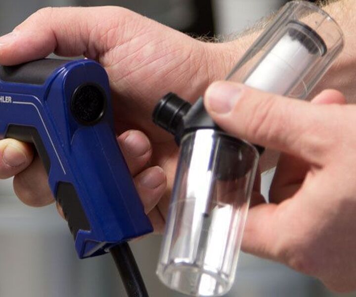 [Translate to Netherlands:] BHKW Adapter anbauen 