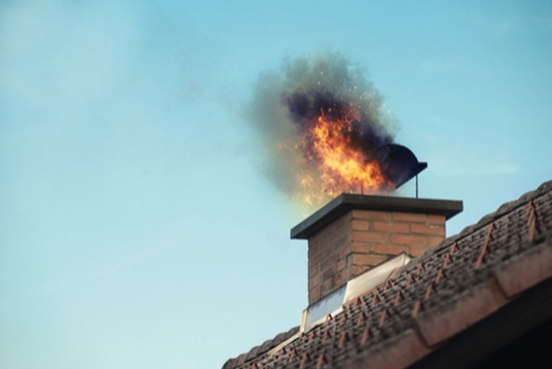 Schoorsteen in brand